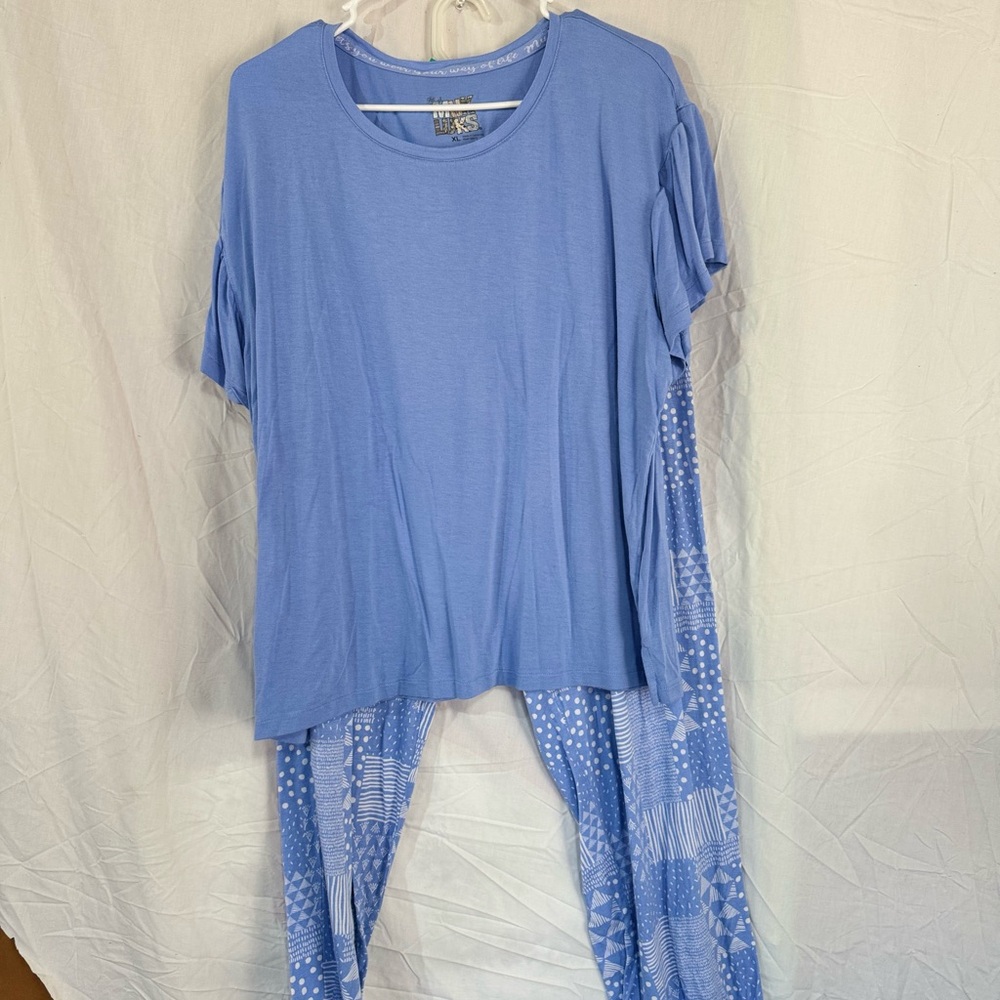 MUK Luke 2 Piece Pajama Top And Bottom Size XL